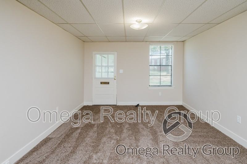 901 9th Ave #6 - Photo 5 of 24