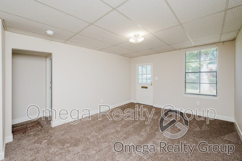 901 9th Ave #6 - Photo 6 of 24