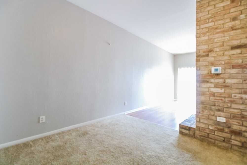 7922 Grow Ln - Photo 5 of 16