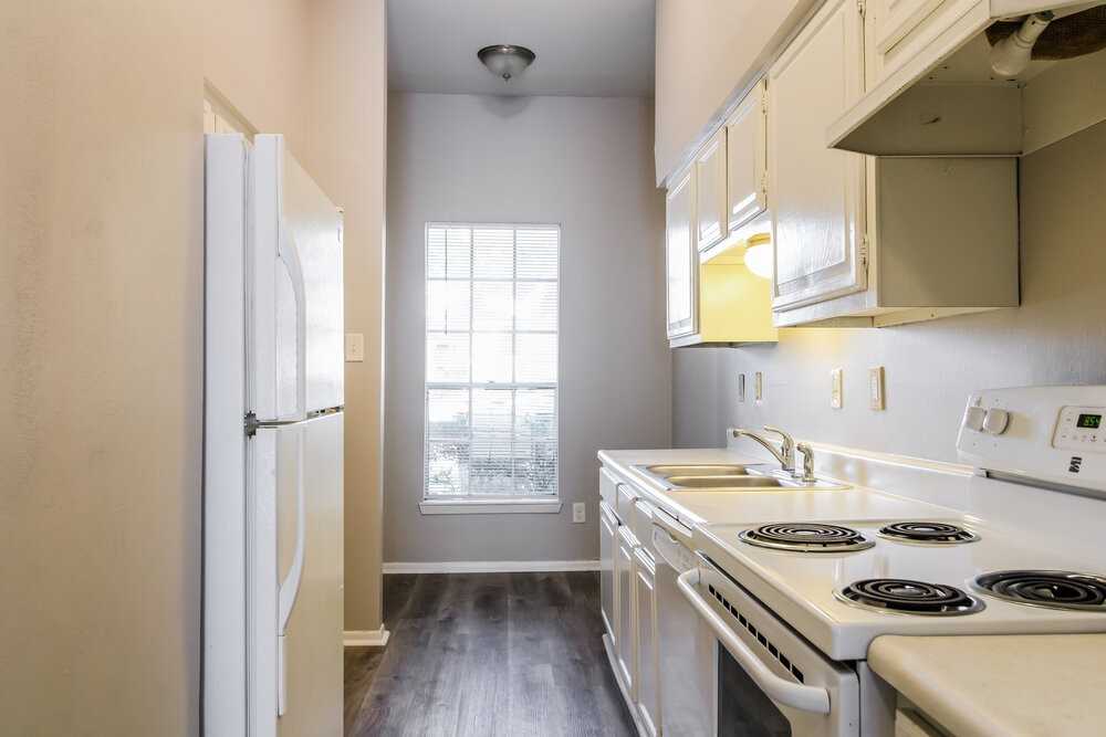 7922 Grow Ln - Photo 6 of 16