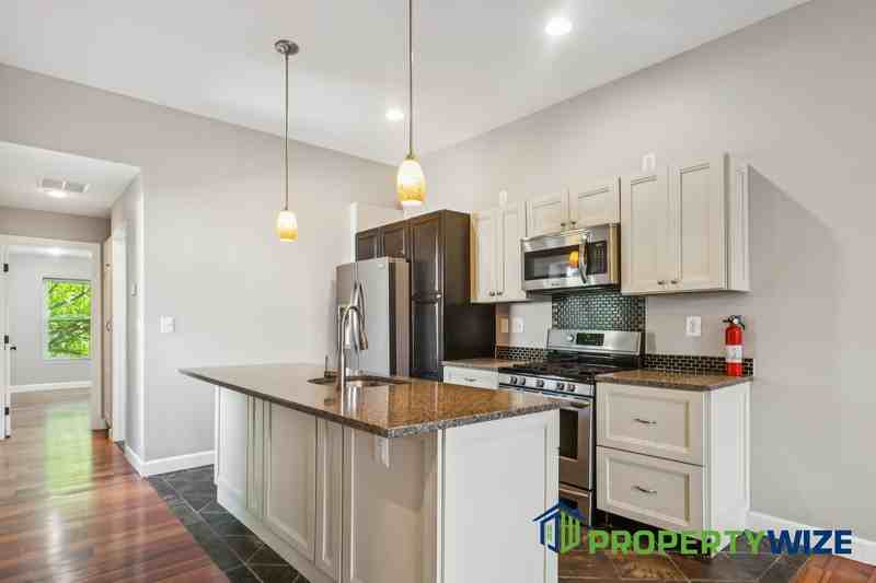 1527 Light St #2 - Photo 2 of 18