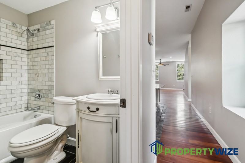 1527 Light St #2 - Photo 3 of 18
