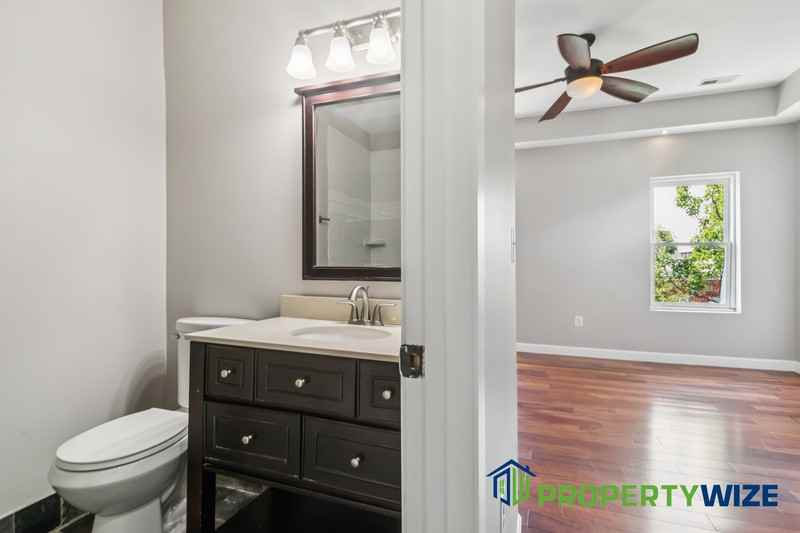 1527 Light St #2 - Photo 4 of 18
