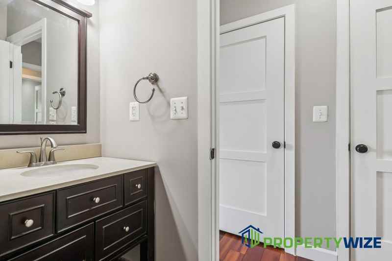 1527 Light St #2 - Photo 5 of 18