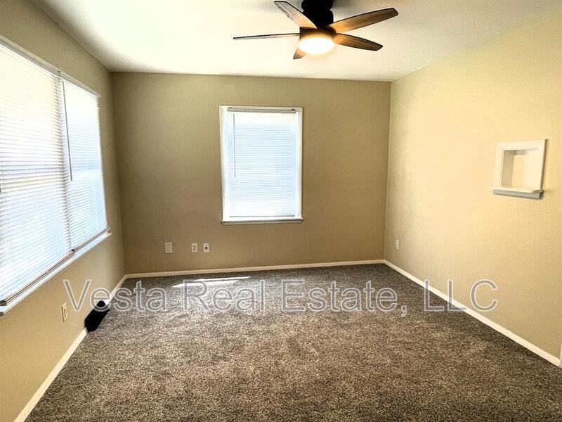 501 University Ave - Photo 2 of 18