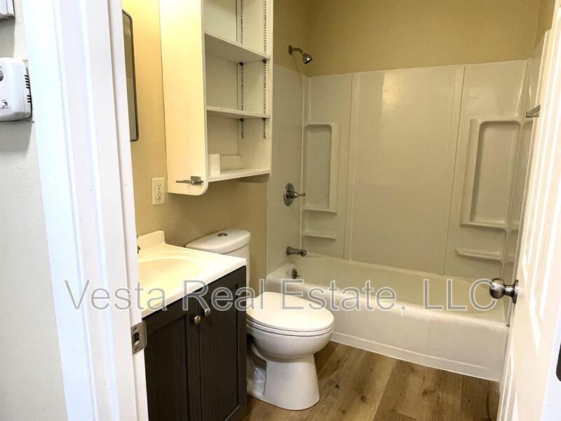 501 University Ave - Photo 4 of 18