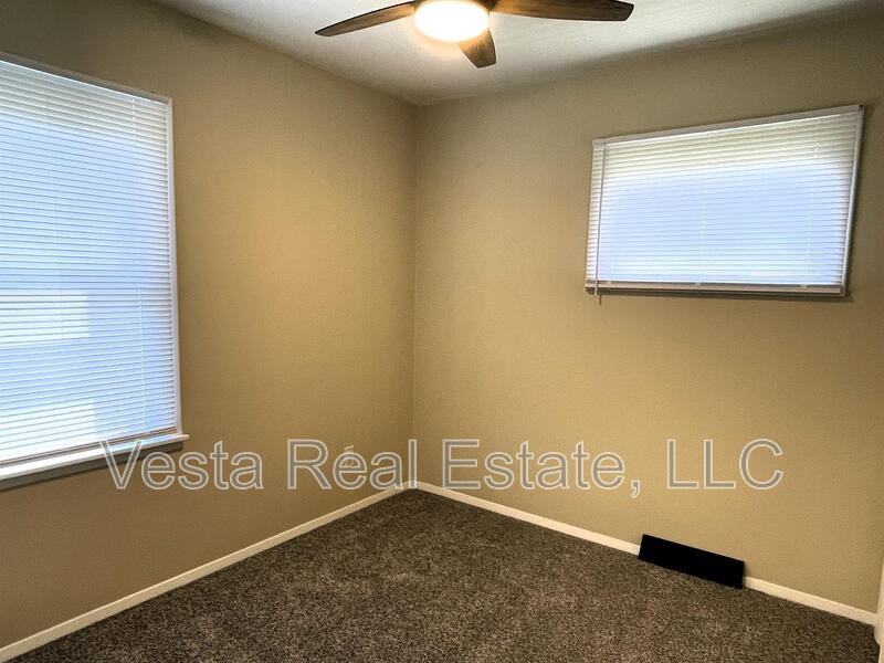 501 University Ave - Photo 6 of 18