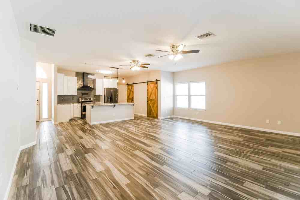 1515 Julia St - Photo 5 of 16