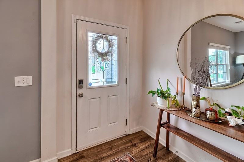 310 Tulip Way - Photo 2 of 18