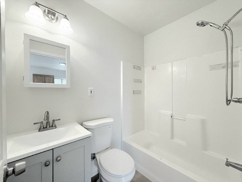 1323 West 58th Street - Photo 7 of 9