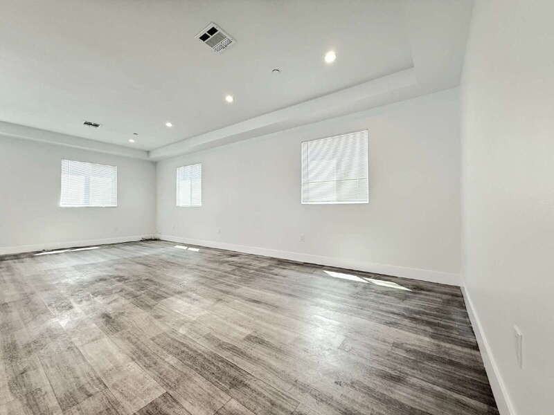 829 E 74th St - Photo 4 of 32