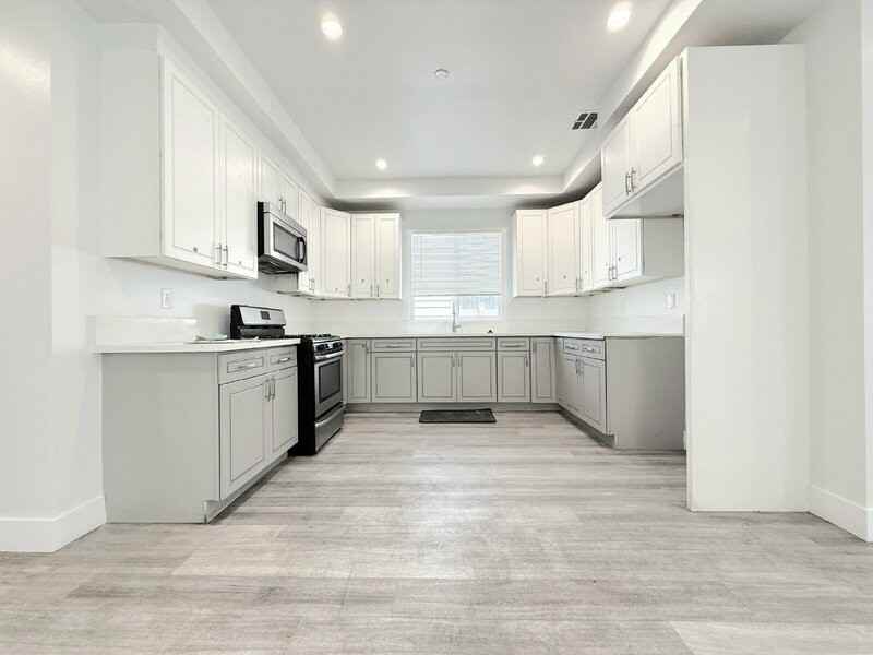 829 E 74th St - Photo 5 of 32