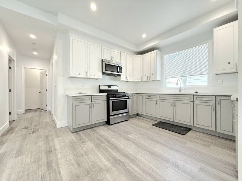 829 E 74th St - Photo 6 of 32