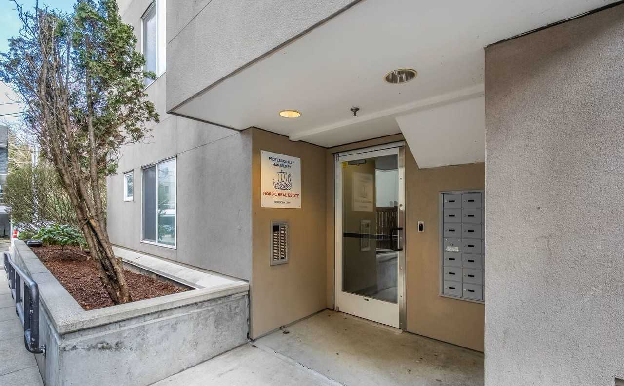 Husky Place - Photo 3 of 8