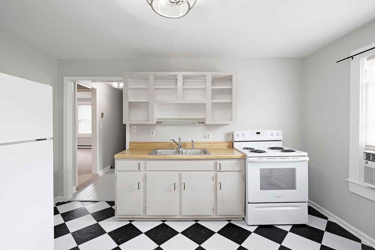 136 Goodman St #B - Photo 4 of 14