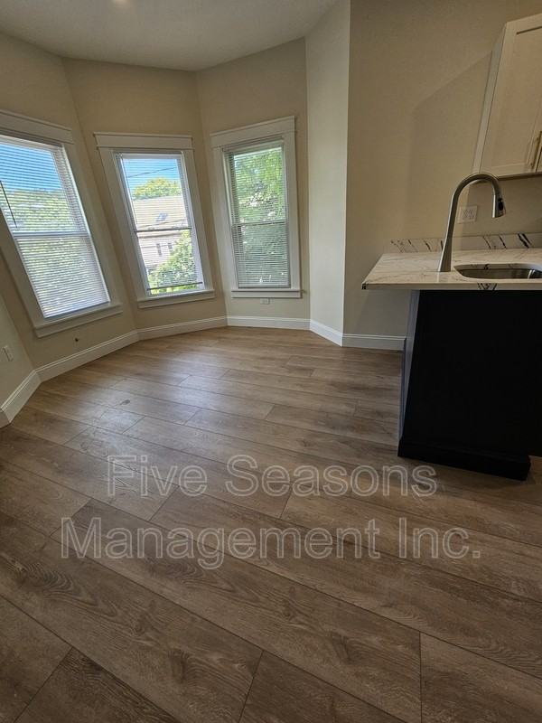 75 Loomis St - Photo 5 of 19