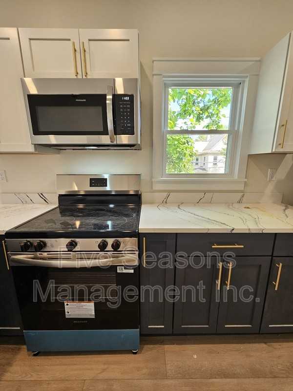 75 Loomis St - Photo 7 of 19