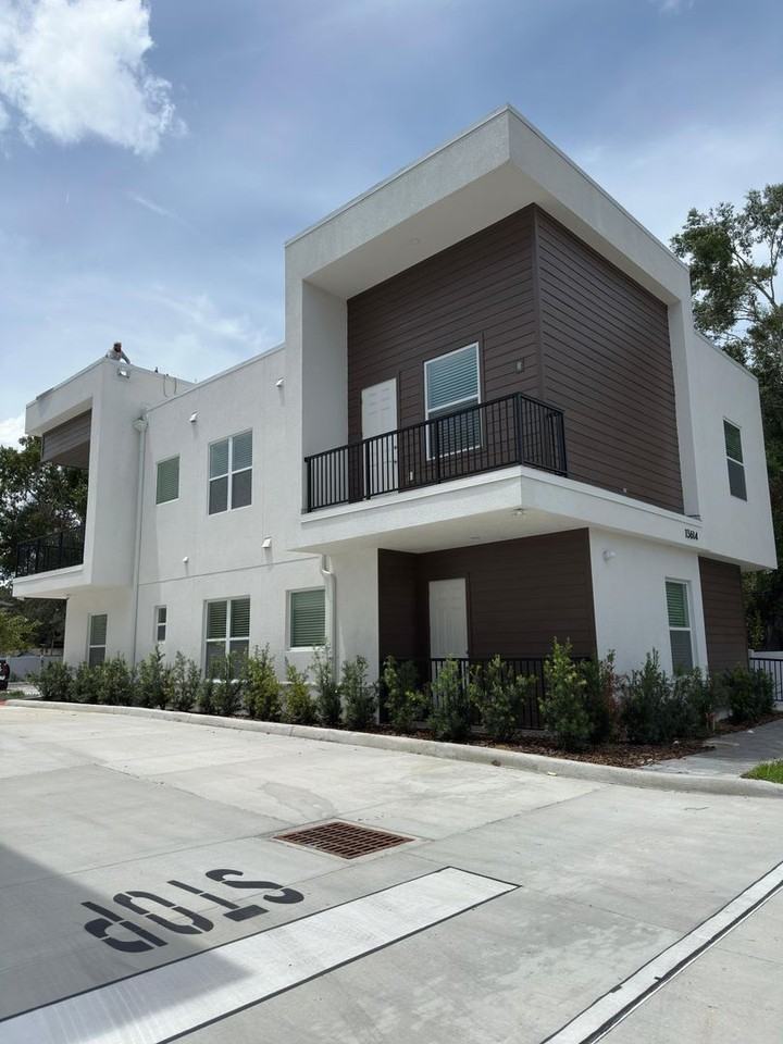 13612 N 22nd St - Photo 2 of 30