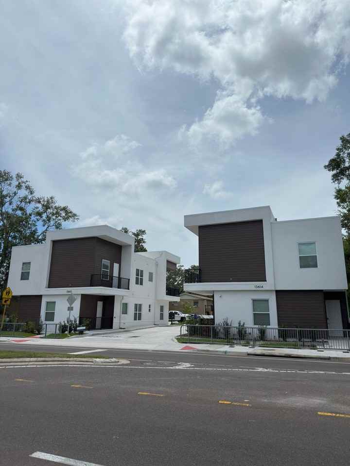 13612 N 22nd St - Photo 3 of 30