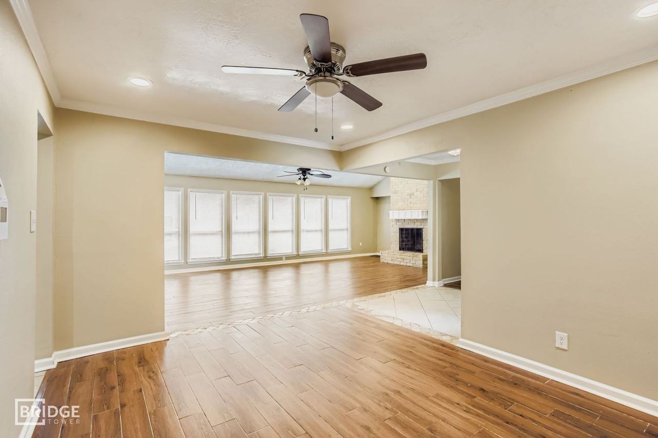 15710 Sandy Hill Dr - Photo 4 of 32