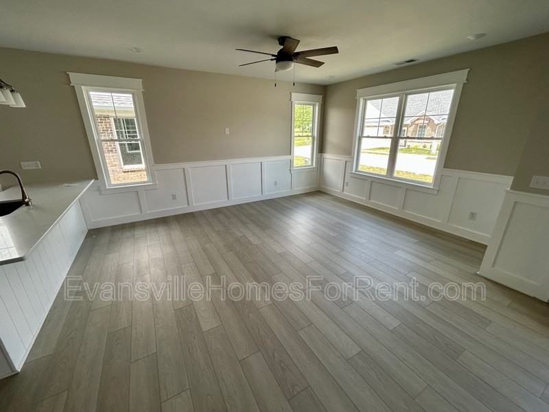 8445 Bell Crossing Dr - Photo 3 of 12