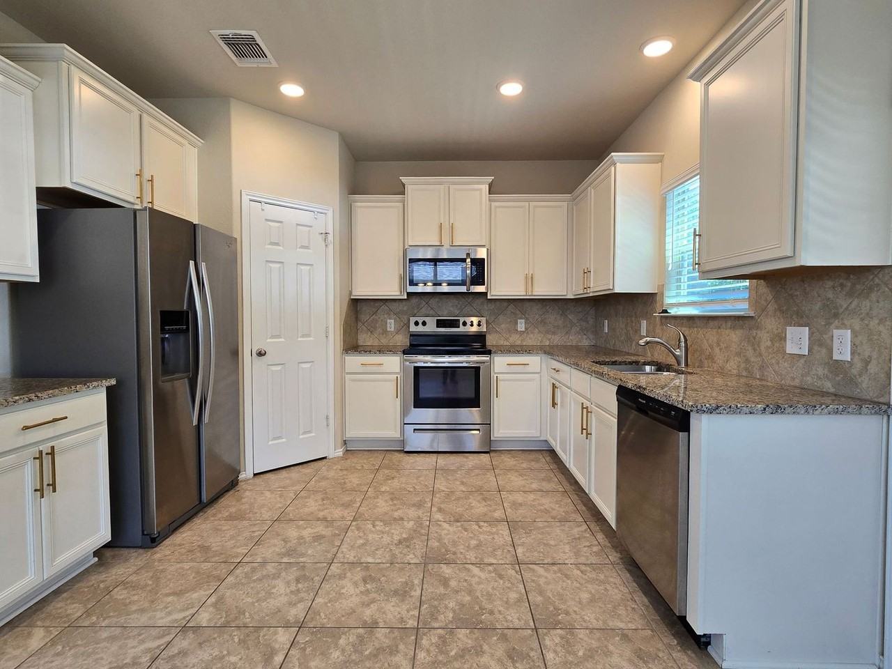 6329 Tess Rd - Photo 3 of 30