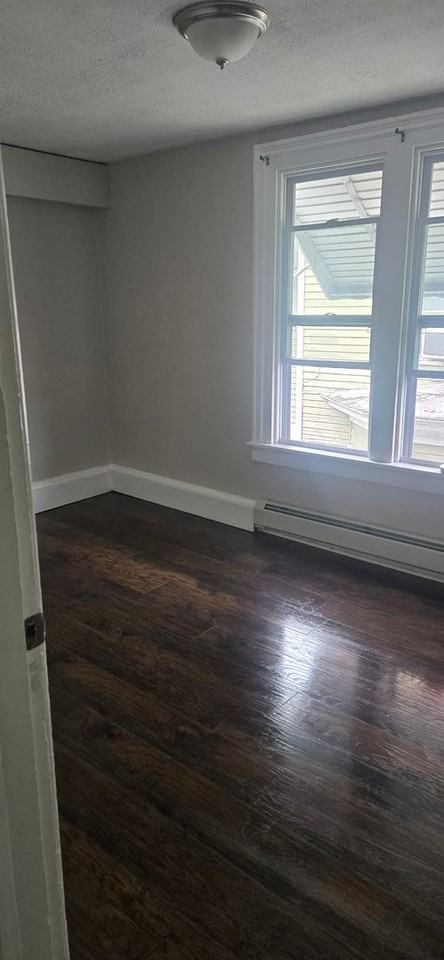 28 Rowley St - Photo 6 of 25