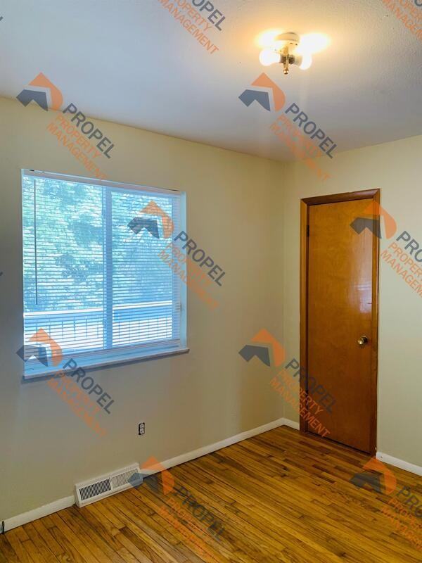 5050 Northfield Dr - Photo 5 of 10