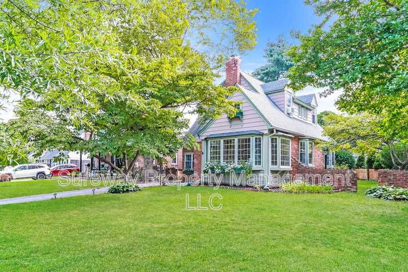 404 Strawbridge Ave - Photo 2 of 20