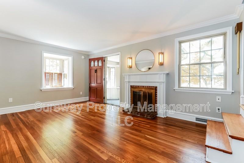 404 Strawbridge Ave - Photo 5 of 20