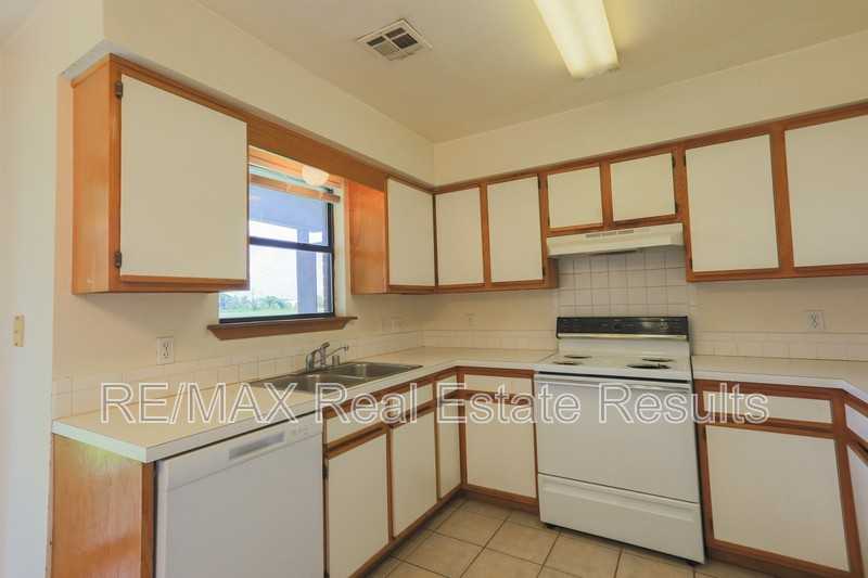 2223 W Roselawn St - Photo 7 of 23