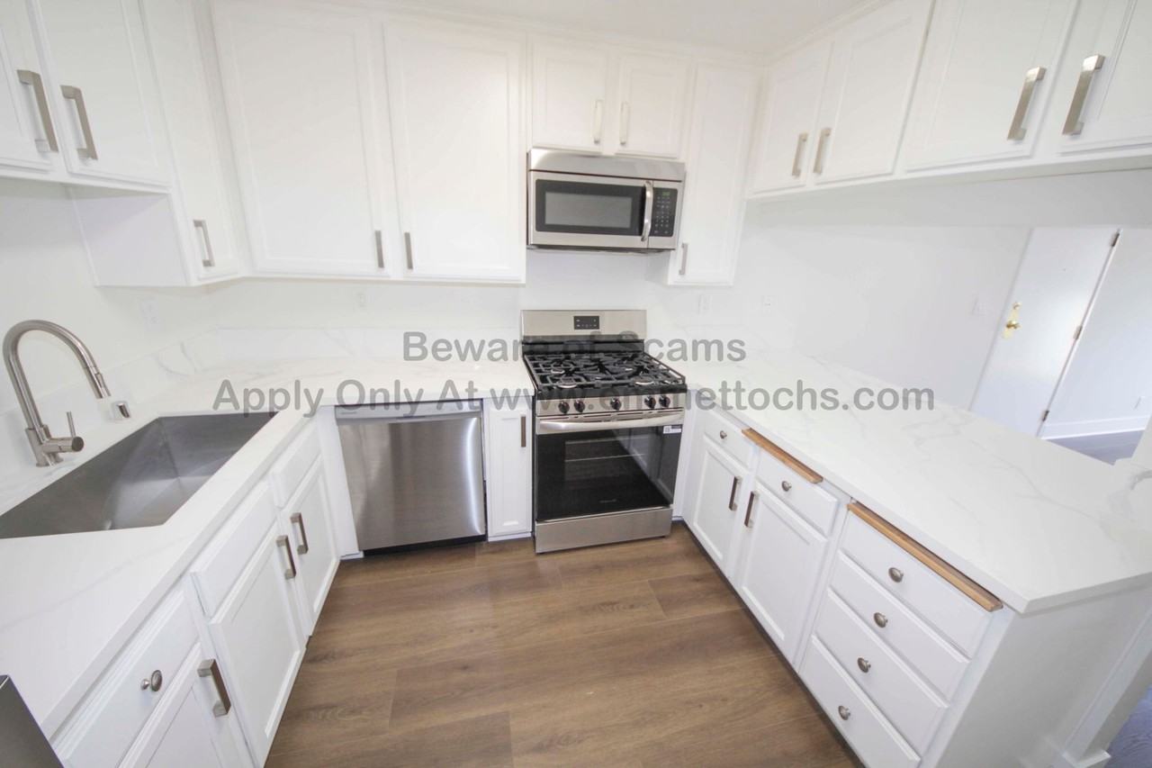 Westchester Manor, LLC - Photo 4 of 37