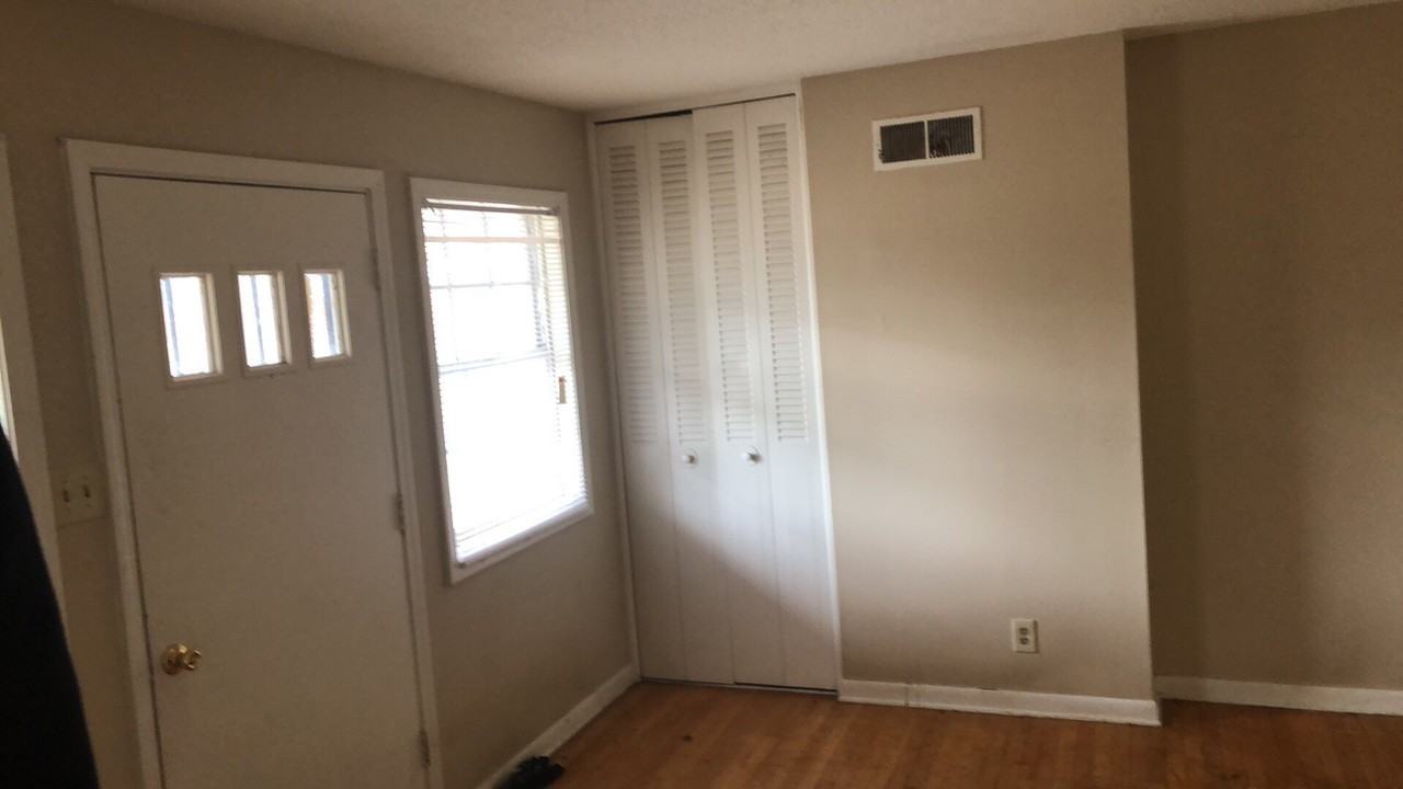 4117 Chippewa Road - Photo 4 of 8