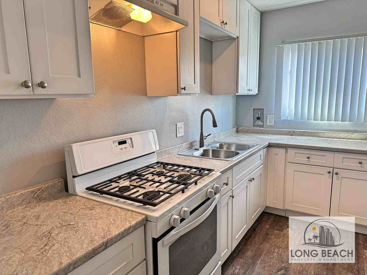 859 West 19th Street #20 - Photo 3 of 10