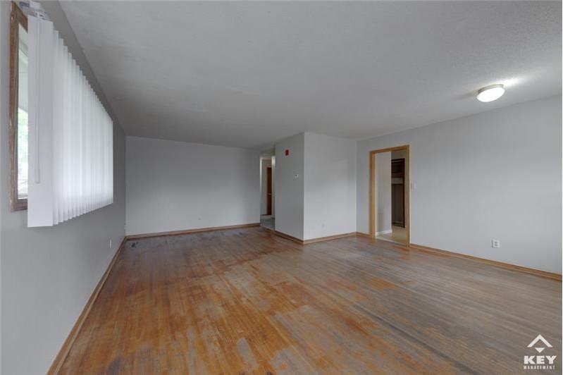 2807 W Maxwell Ave - Photo 2 of 20
