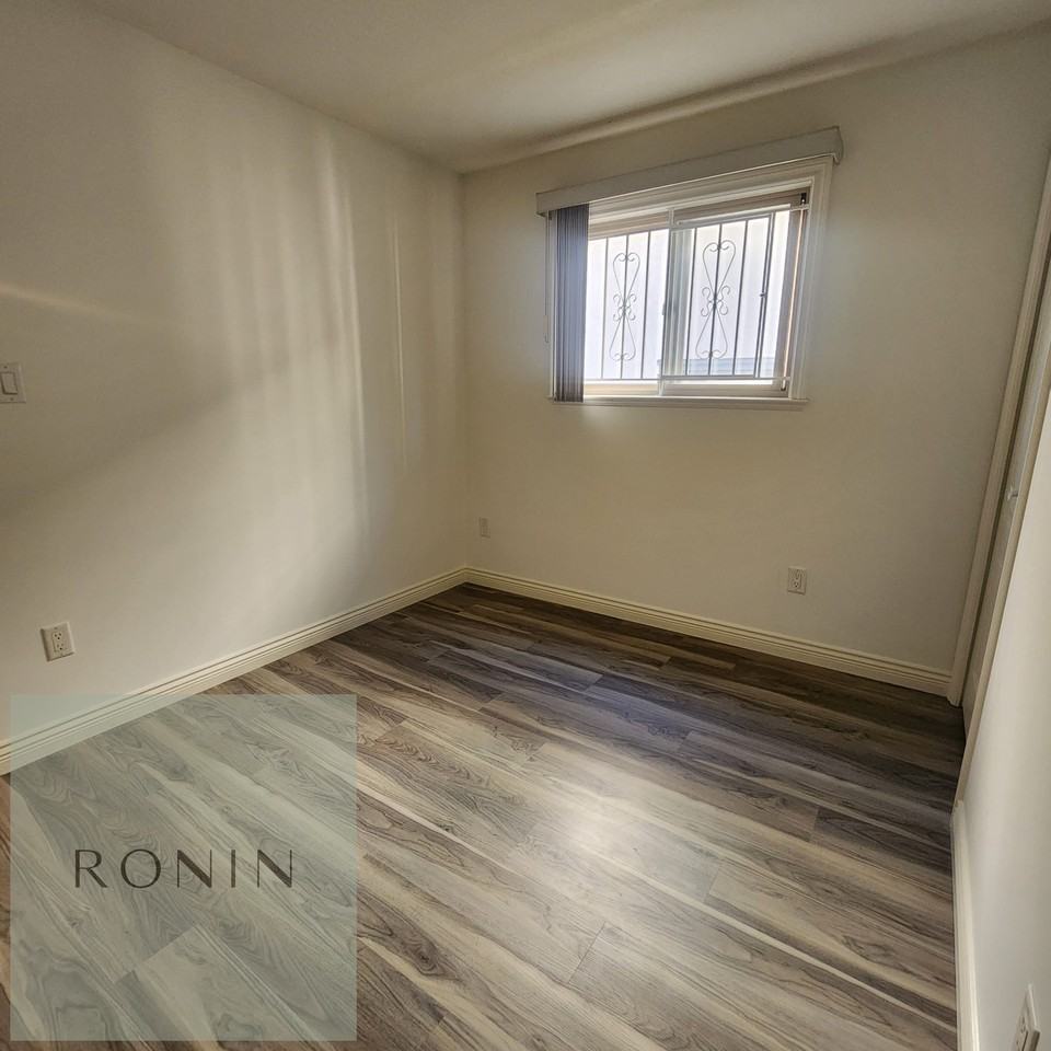 2743 East 53rd Avenue - Photo 6 of 13