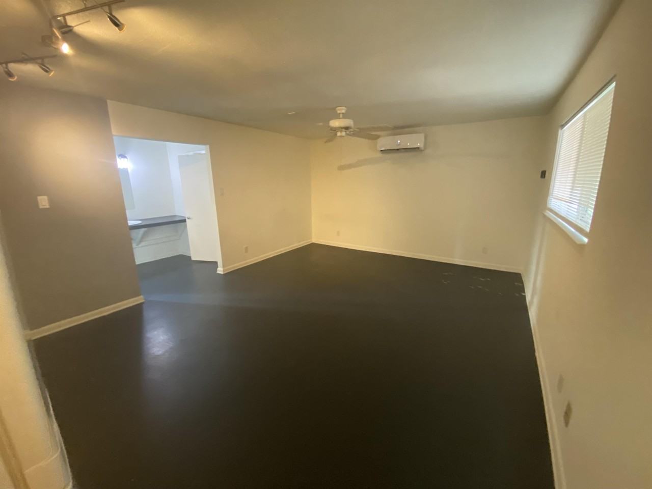 W Alabama (219) - Photo 2 of 20