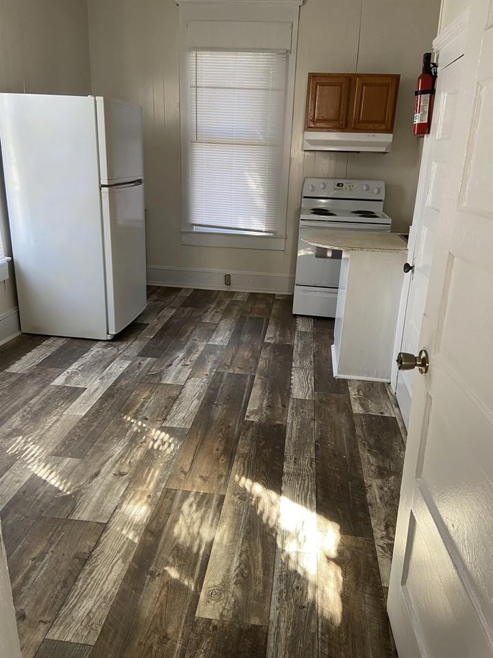 205 East Adair Street - Photo 4 of 5