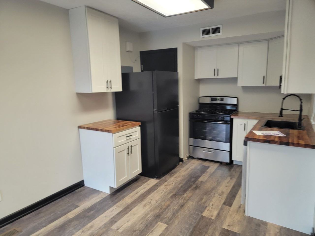 709 S Garfield Ave - Photo 2 of 10