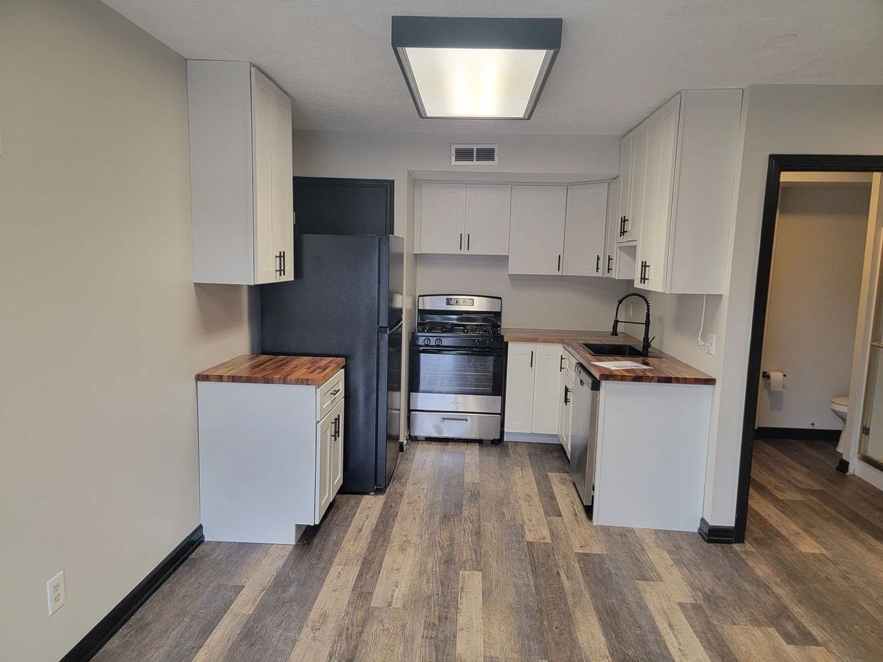 709 S Garfield Ave - Photo 3 of 10