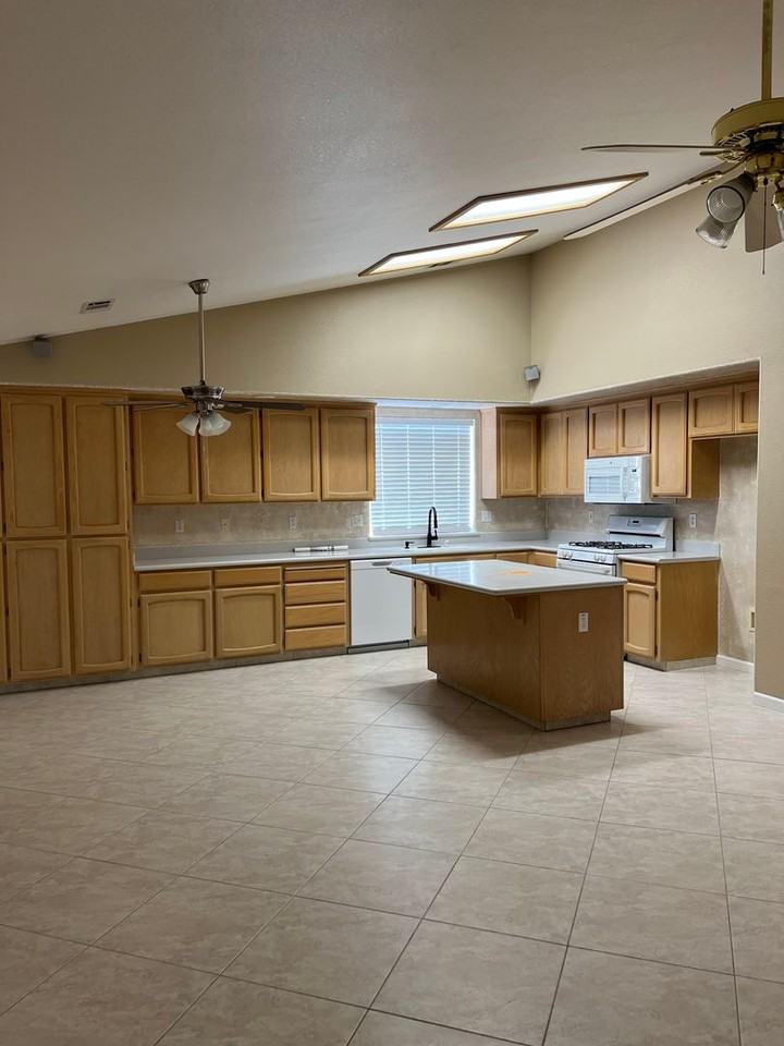 1862 Boalt Dr - Photo 5 of 21