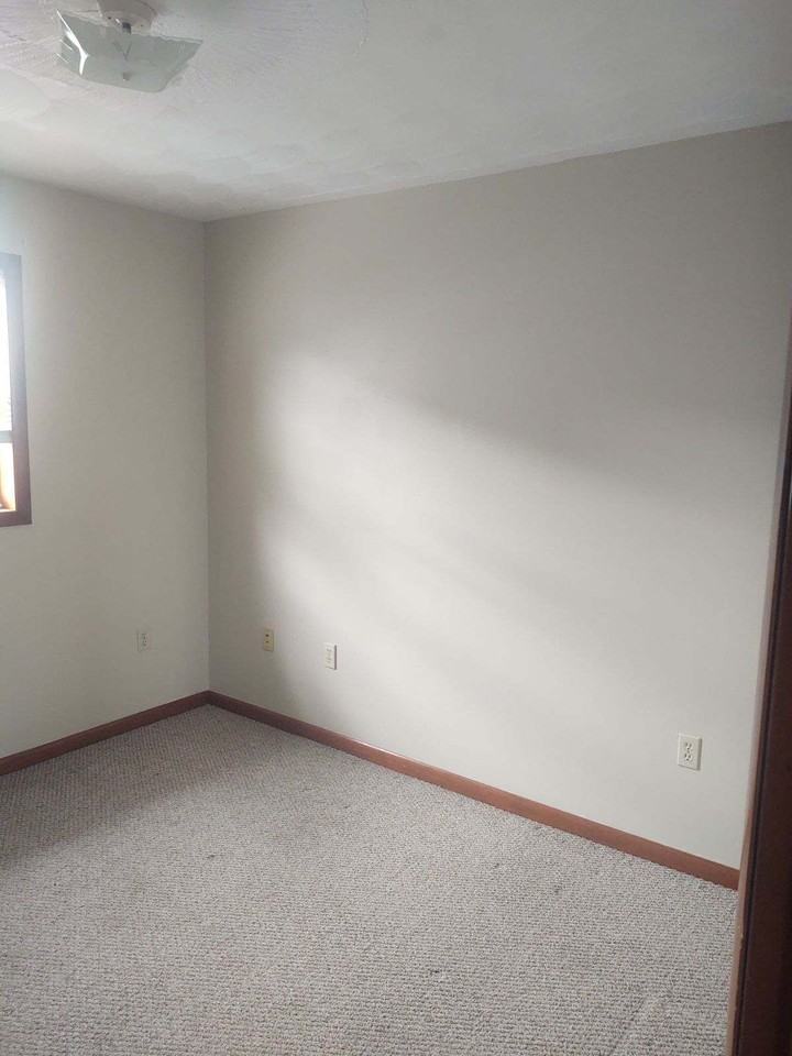 425 West 8th Street - Photo 3 of 6