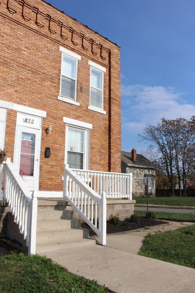 NCH - 850-852 E Livingston Ave. - Photo 2 of 4