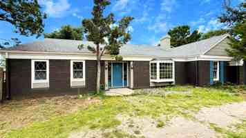 featured image of 5330 Miranda Rd