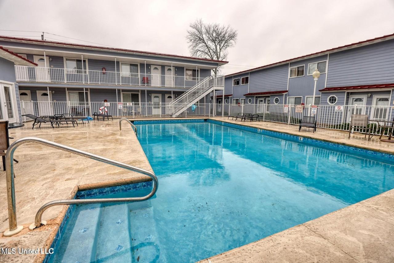 1664 Beach Blvd - Photo 3 of 5