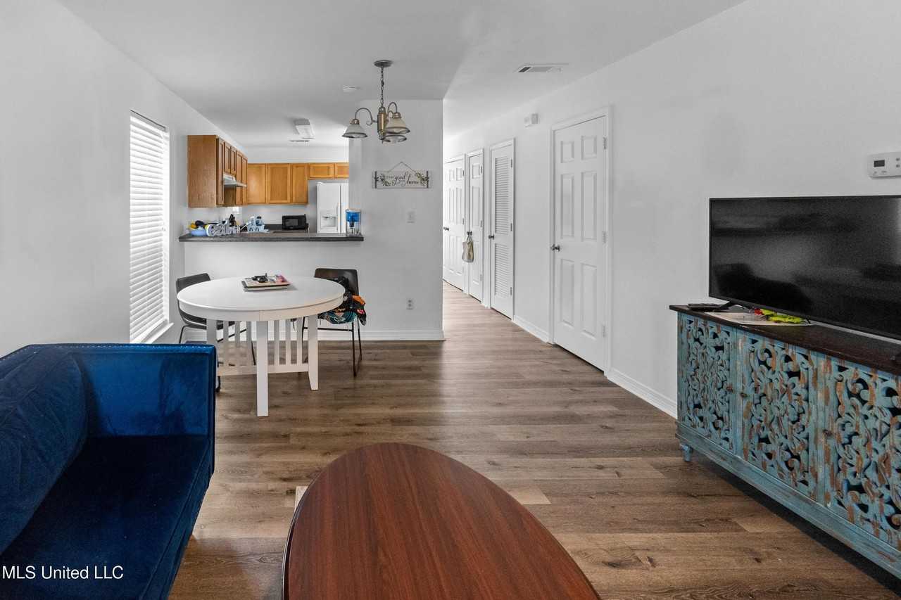 259 Benachi Ave - Photo 3 of 16