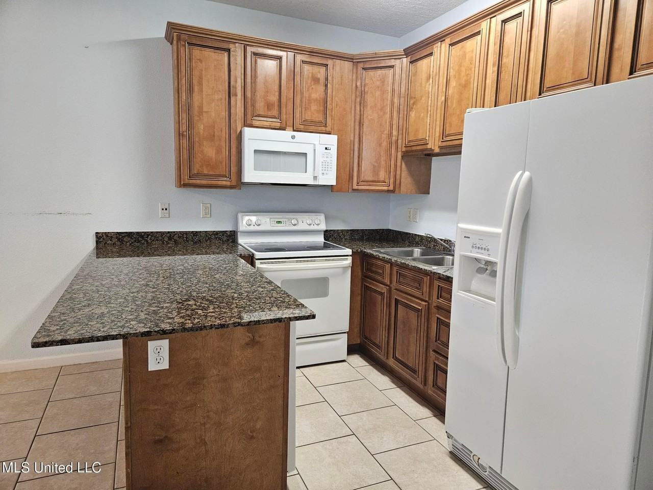 1101 Century Oaks Dr - Photo 3 of 10