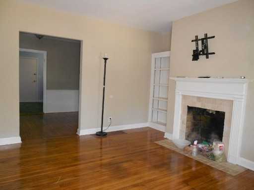 1360 Fenway Cir - Photo 2 of 10