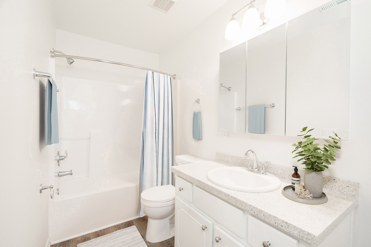 Newport Square Apartments - Photo 2 of 41