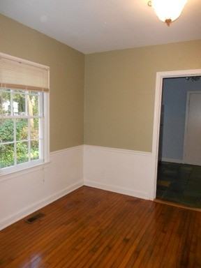 1360 Fenway Cir - Photo 3 of 10